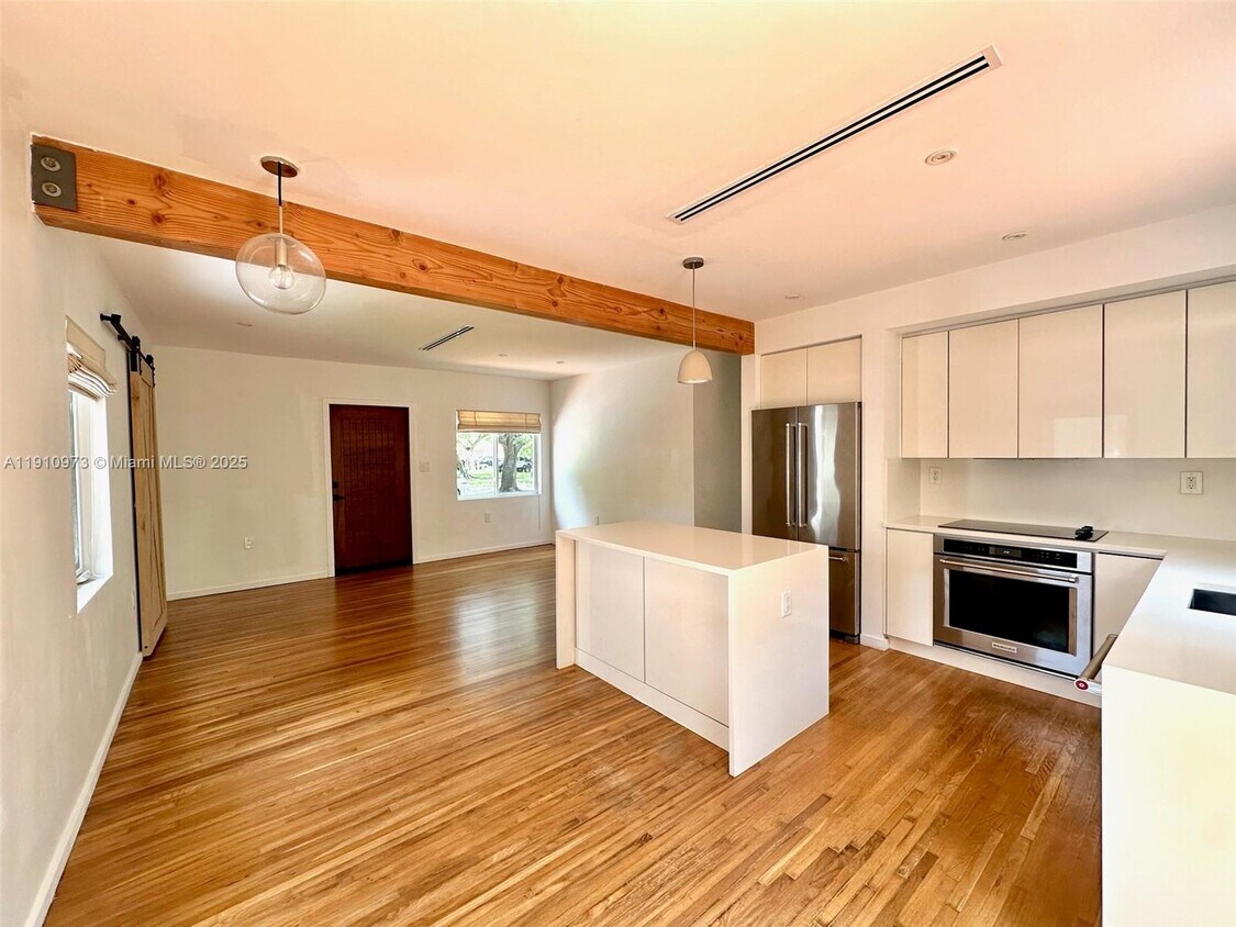 Foto principal - 630 Cardinal St