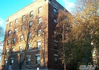Primary Photo - 1 Club Dr