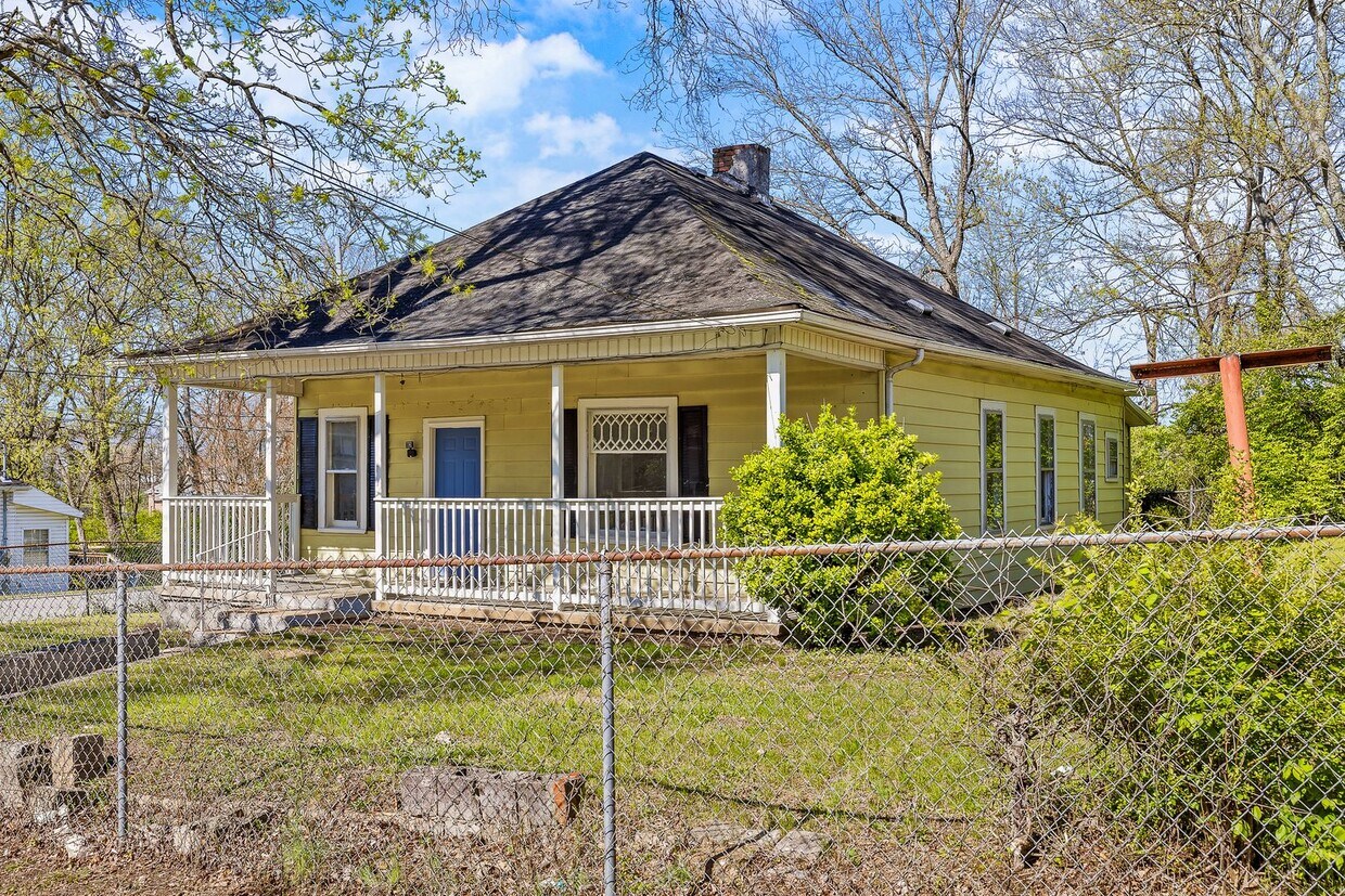 Foto principal - Three Bedroom Home Available Now! Brand Ne...