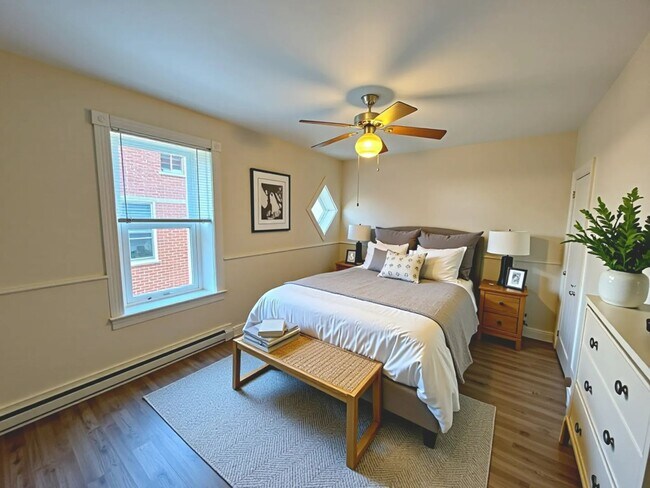 Foto del edificio - 246-250 S Market Street (PARKING PASS)