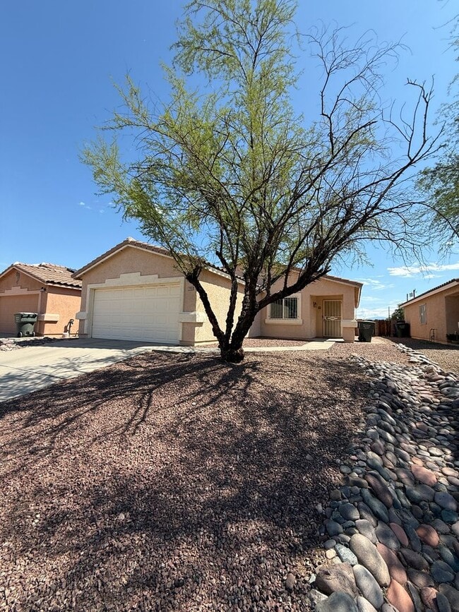 Building Photo - NEW CARPET! 3 Bed / 2 Bath Single Family Home – Spacious, Upgraded & Great Location!