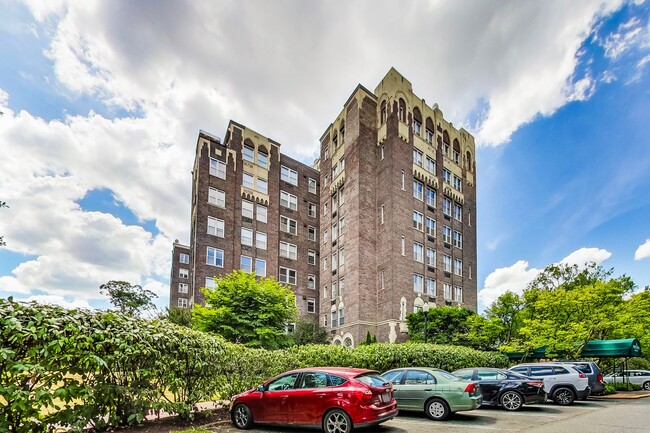 Building Photo - Elegant 2 Bedroom/ 2 Bath Unit in Westches...