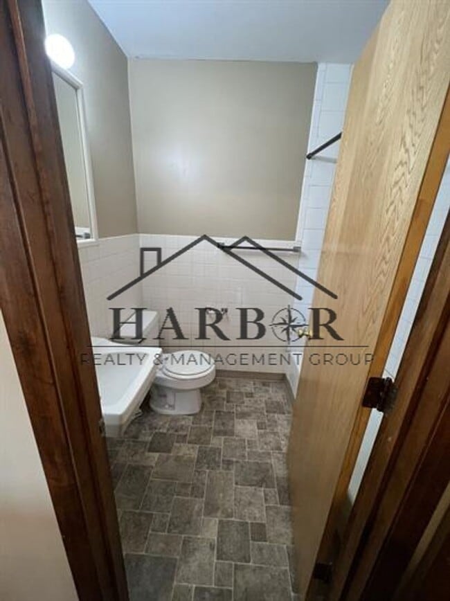 Foto del edificio - Cozy 2 Bed, 1 Bath – Perfect for Roommates...