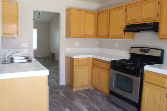 Foto del edificio - 3365 Summer Breeze Ave