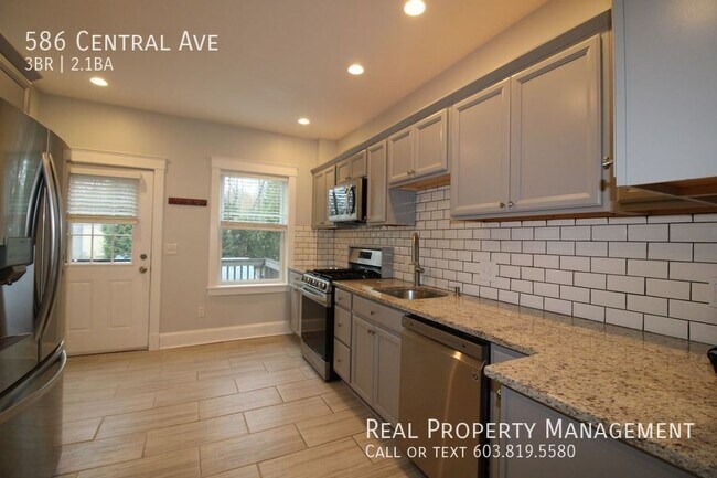 Foto del edificio - 586 Central Ave