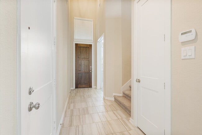 Foto del edificio - 8714 Windsong Trail Dr