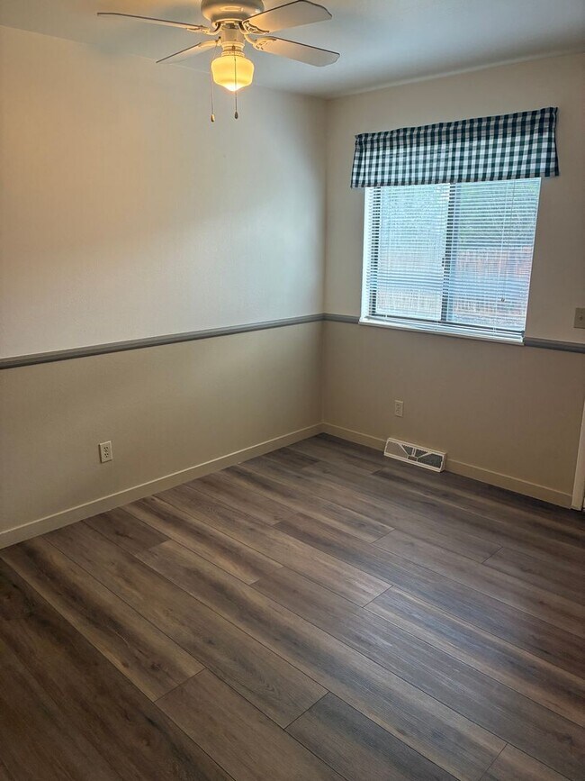 Building Photo - Beautiful 3-Bedroom, 3-Bath Home With Grea...