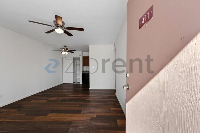 Building Photo - Unit 411