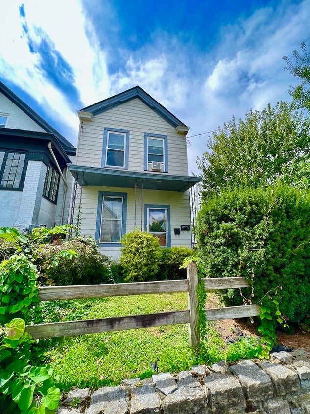 Primary Photo - Spacious 1 bedroom in Bellevue!