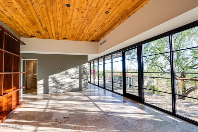 Foto del edificio - 5320 E Wonderview Rd