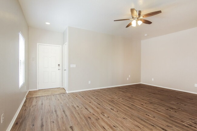 Foto del edificio - 15244 W Shaw Butte Dr