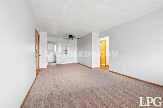 Building Photo - 3330 Arlington Ave