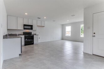 Building Photo - 127 Sunflower St