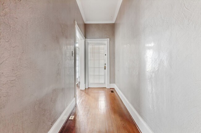 Building Photo - 437 Dinwiddie St