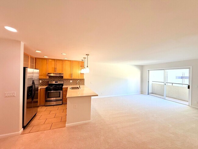 Foto del edificio - Fantastic Spacious 2 bed 2 bath condo in prime Sherman Oaks - Studio City with Pool and Gym!
