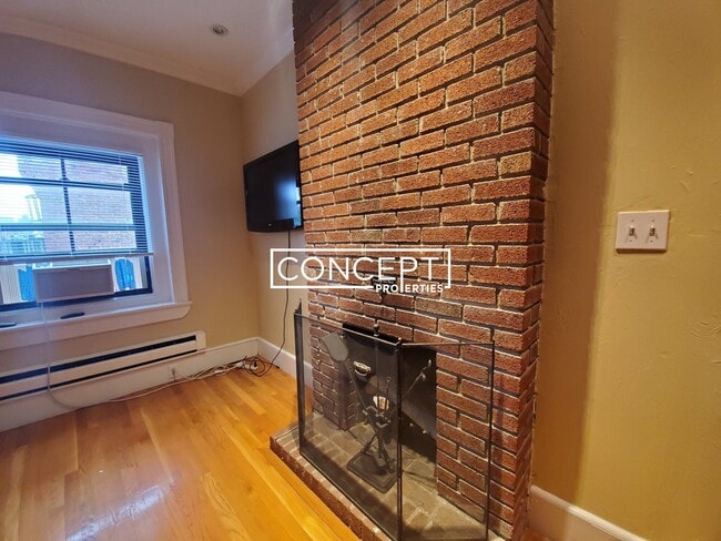 Building Photo - 48 Hereford St