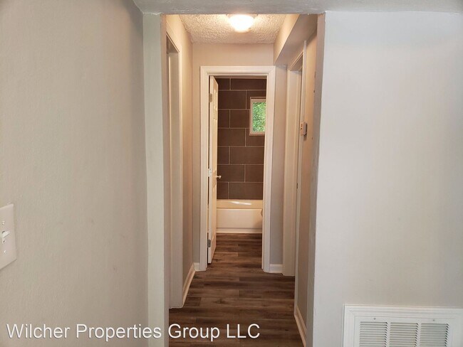 Building Photo - 865 Fox St NW