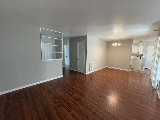 Foto del edificio - Spacious Charlotte Condo with Private Balcony!