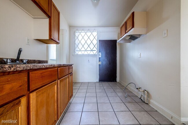 Building Photo - 2 br, 1 bath Apartment - 8001 S Carpenter St