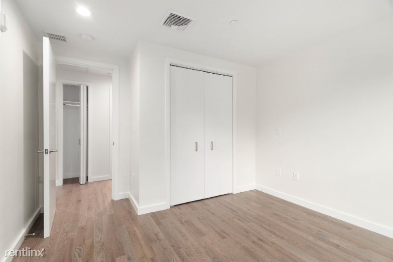 Foto principal - 119 Hyde Park Ave