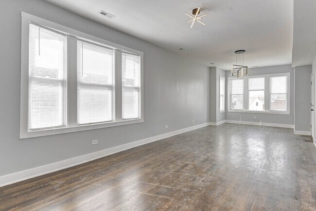 Foto del edificio - 2935 N Lawndale Ave