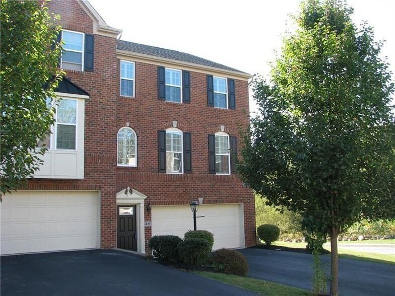 Foto principal - 411 Maple Ridge Dr