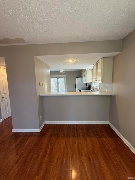 Building Photo - 791 E Sherwood Hills Dr