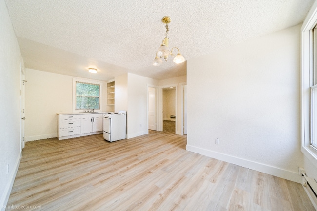 Building Photo - 725 2nd St