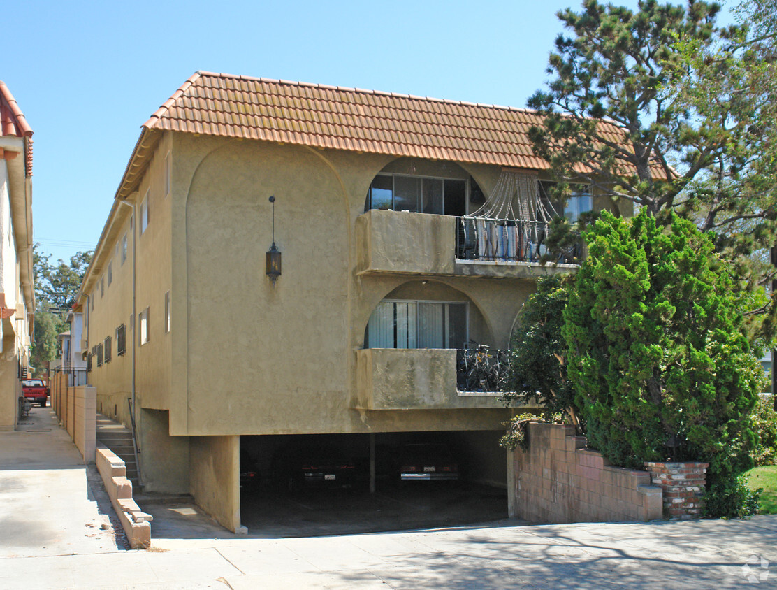 Building Photo - 10555 Woodbine St