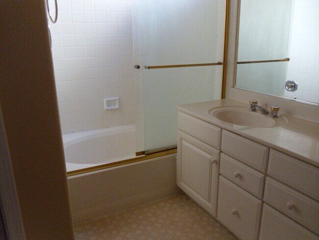 Foto del edificio - 3 bed 2 bath single level house in core Ch...
