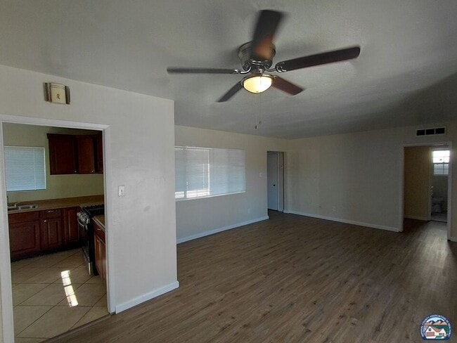 Building Photo - 658 S Cesar Chavez St