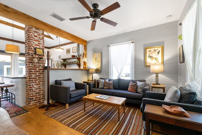 Building Photo - 30 Magnolia Dr