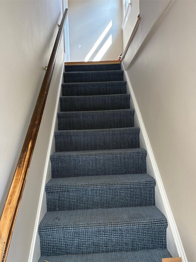 Building Photo - 407 Park W Ave