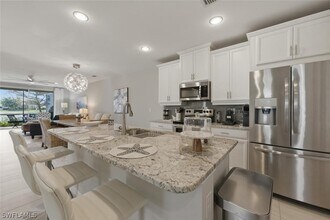 Building Photo - 14827 Edgewater Cir