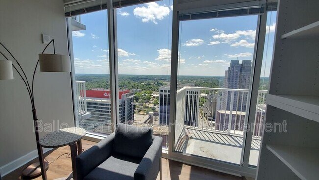 Foto del edificio - 301 Fayetteville St