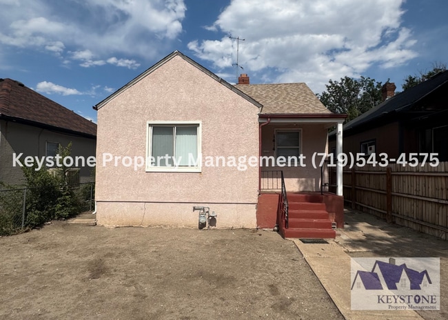 Building Photo - Centrally Located - 3 Bedroom/1.5 Bath Hou...