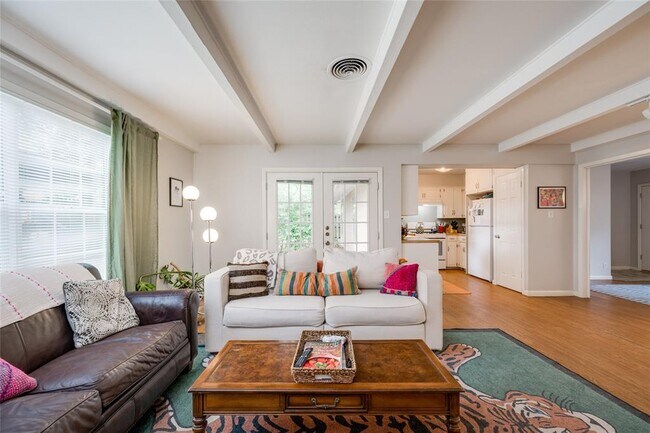 Building Photo - 2707 East Side Dr