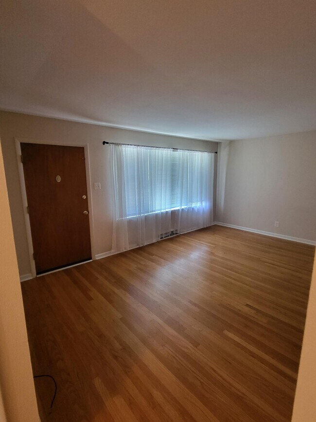 Foto del edificio - 1015 Lindsay Ln