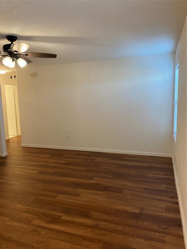 Foto del edificio - 1502 Zephyr Ln