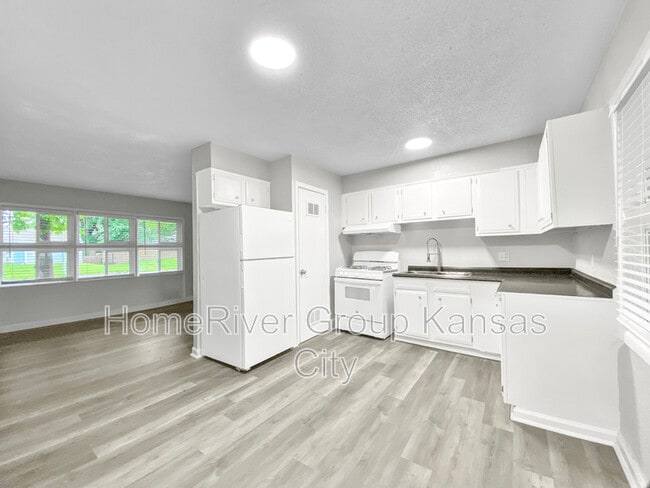 Building Photo - 11414 Corrington Ave