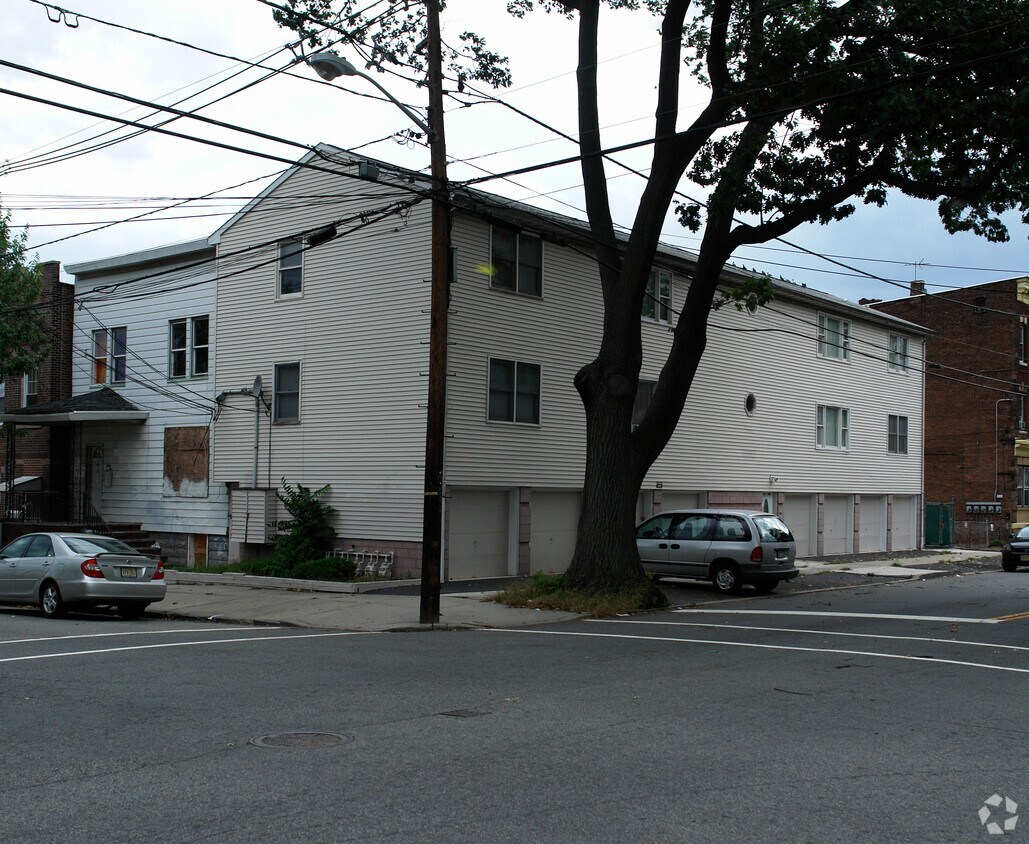Primary Photo - 63 Davenport Ave