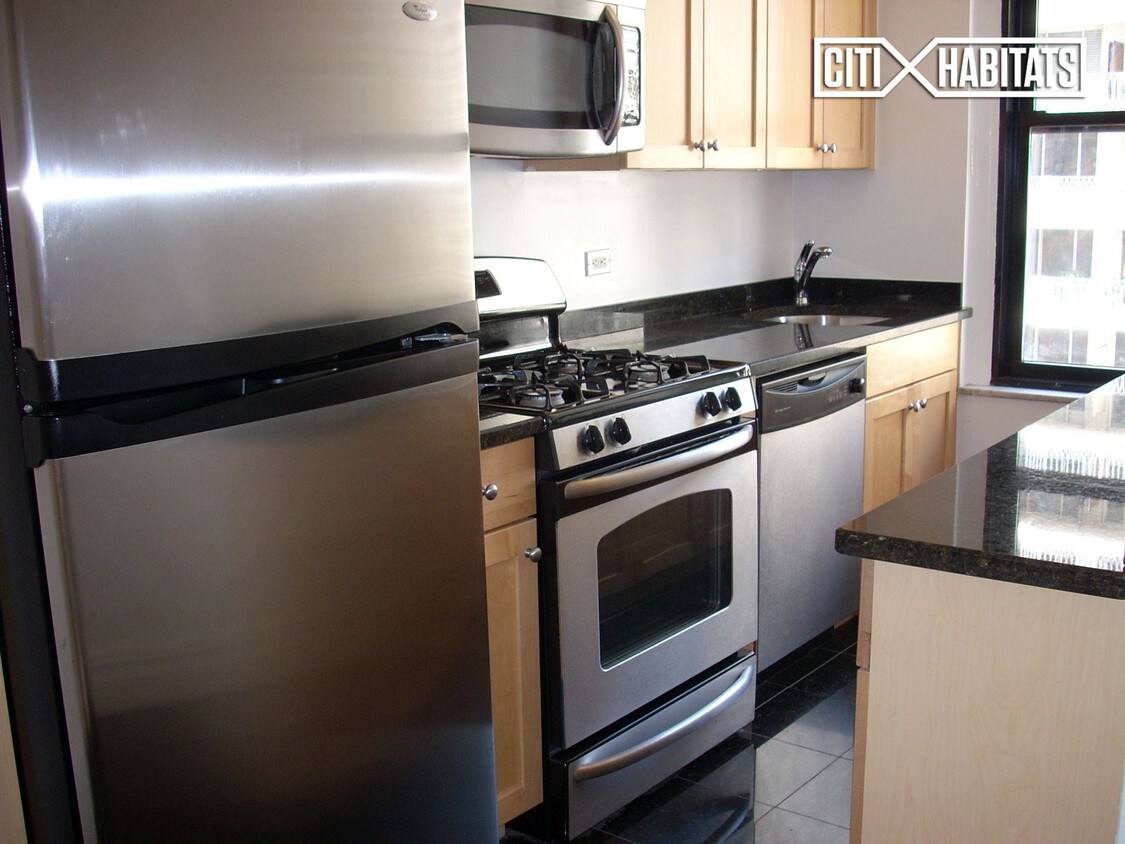 Primary Photo - 210 E 68TH St