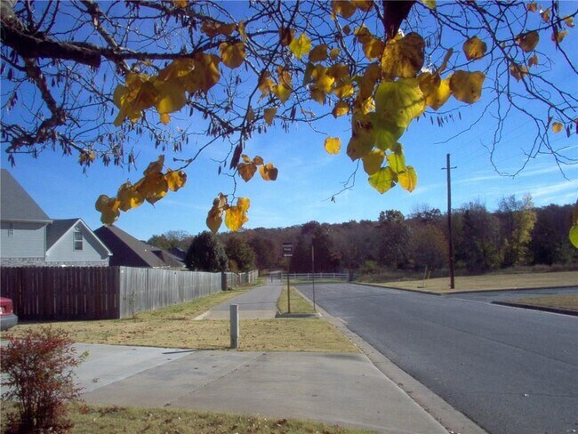 Foto del edificio - 2082 E Farr Ln