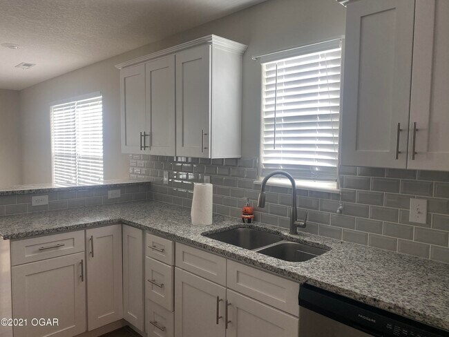 Foto del edificio - 2529 S Willard Ave