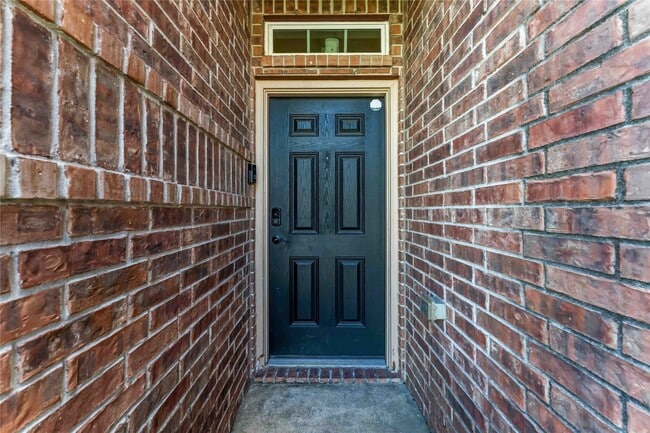 Building Photo - 2718 Regatta Ln