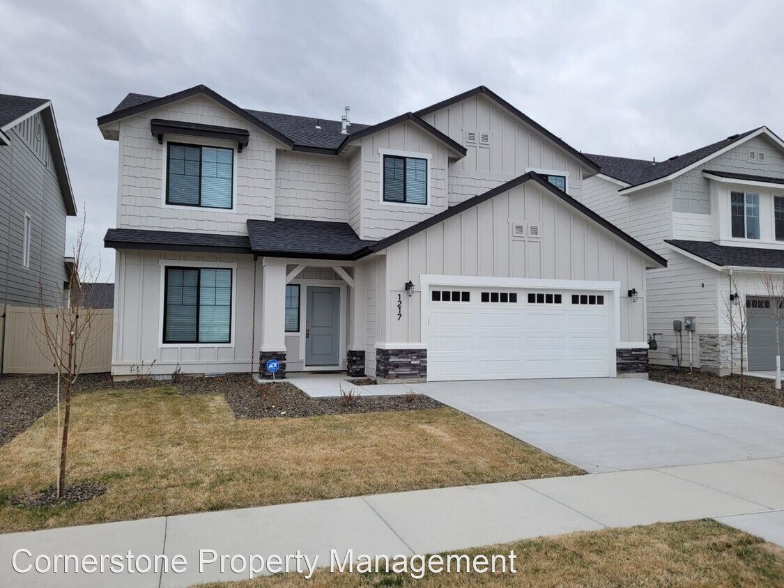 Foto principal - 5 br, 2.5 bath House - 1217 W. Davenport St.