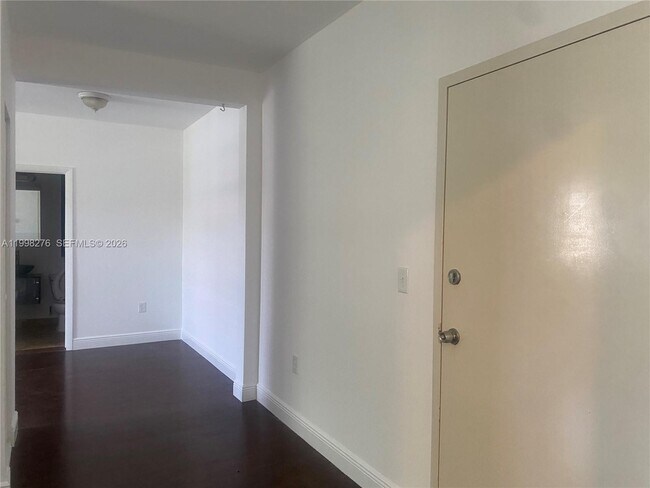 Foto del edificio - 577 NE 62nd St