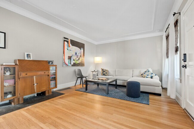 Building Photo - 328 NE 51st St