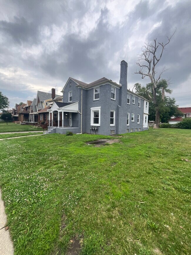 Exterior - 17132 Greenlawn St