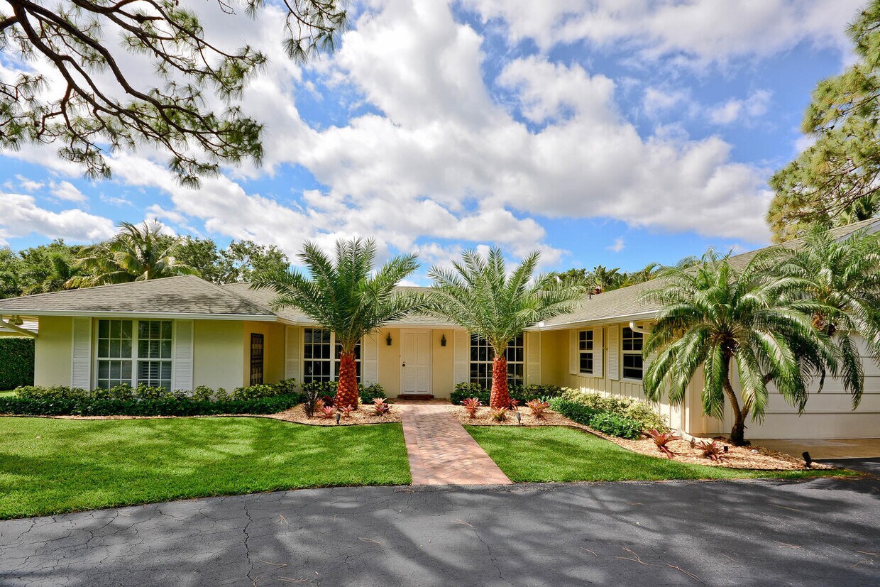 Primary Photo - 291 Country Club Dr